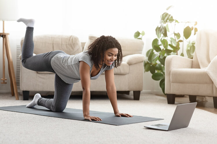 No momento, você está visualizando No Dia Internacional do Yoga algumas dicas de como praticar em casa