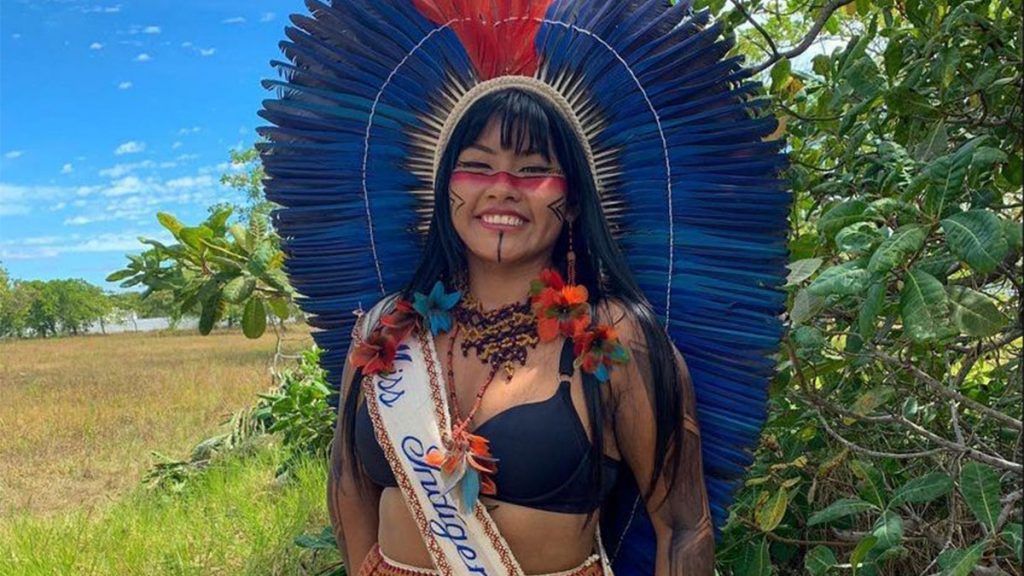 No momento, você está visualizando Miss indígena é estrela de campanha de marca de perfumes