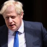 Boris Johnson descarta eleições antecipadas, apesar de renúncias em massa