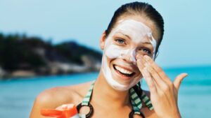 Leia mais sobre o artigo Entenda melhor como o filtro solar protege a sua pele