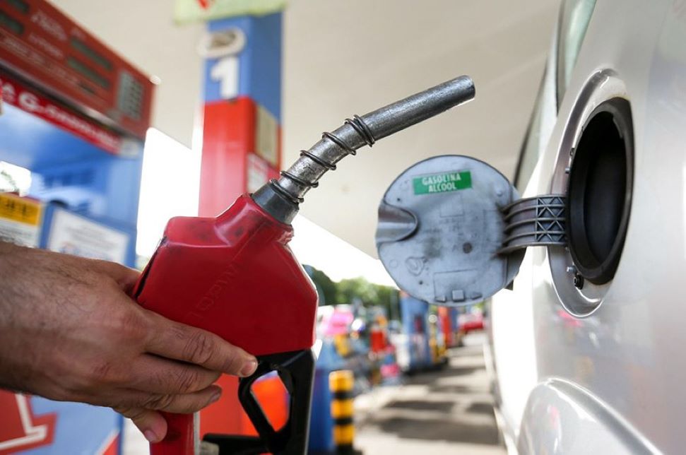 Você está visualizando atualmente Redução do ICMS faz preços da gasolina e etanol caírem