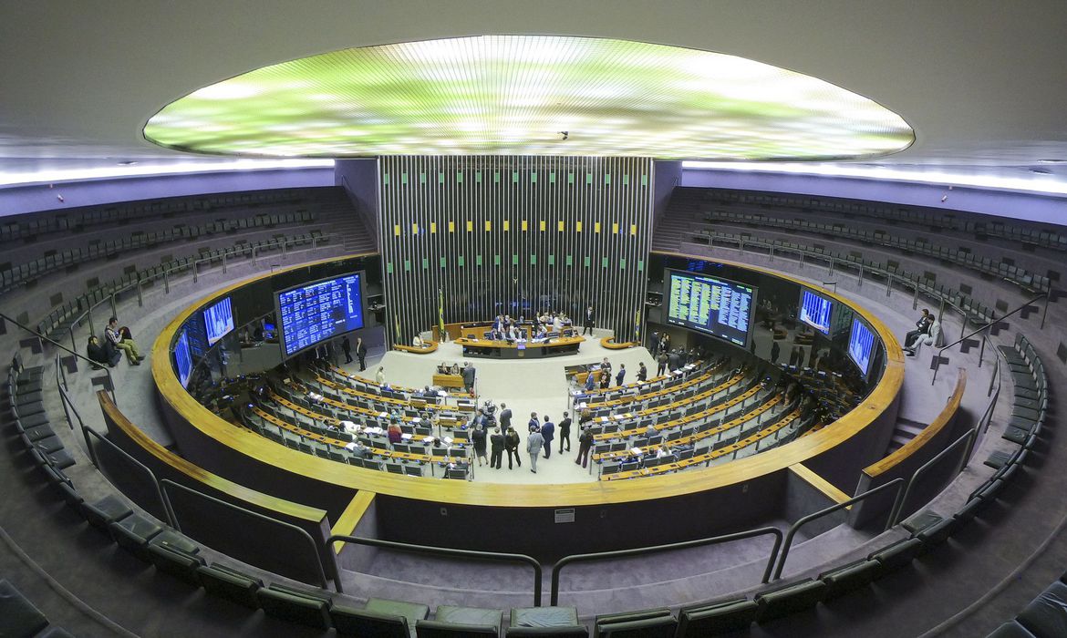 No momento, você está visualizando Após apagão, Câmara retoma votação da PEC dos Benefícios Sociais