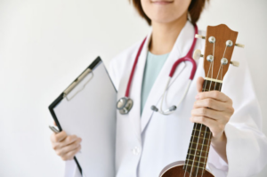 Leia mais sobre o artigo Médica usa a música para ajudar na comunicação com crianças