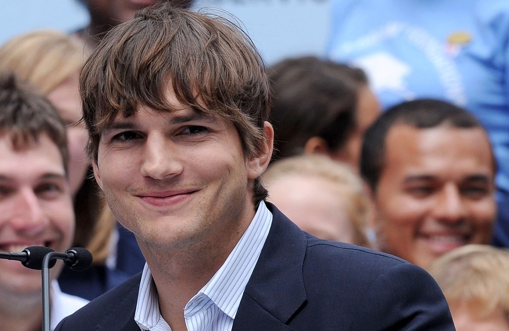 No momento, você está visualizando Vasculite, a doença que afetou a visão e audição de Ashton Kutcher