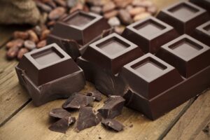 Leia mais sobre o artigo 5 benefícios do chocolate amargo para a saúde