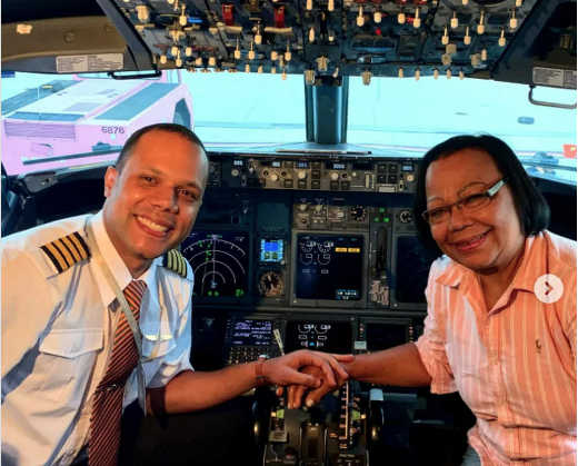 No momento, você está visualizando Piloto presta homenagem à mãe durante voo à Cancun