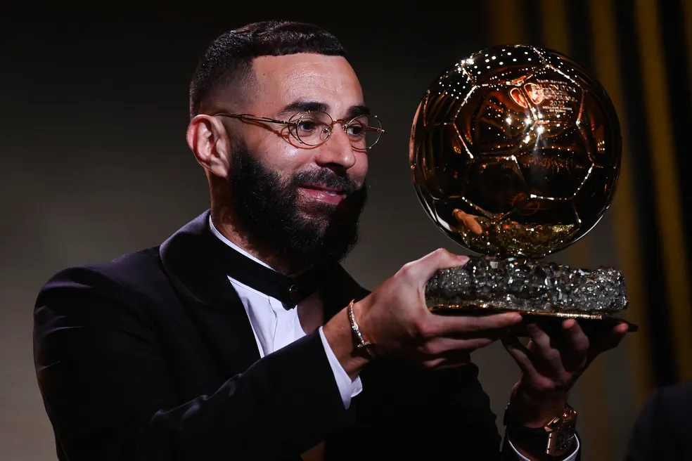 Você está visualizando atualmente Bola de Ouro 2022: Benzema é eleito melhor jogador do mundo