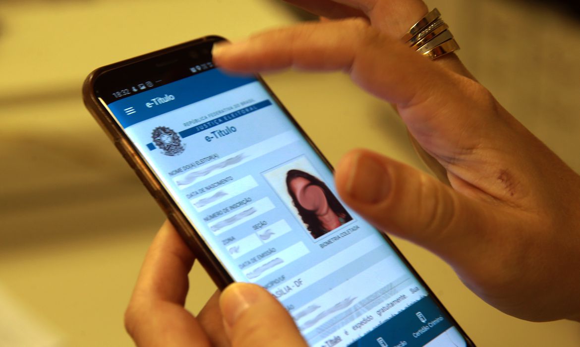 Você está visualizando atualmente Eleitores têm até sábado para baixar ou atualizar o e-Título