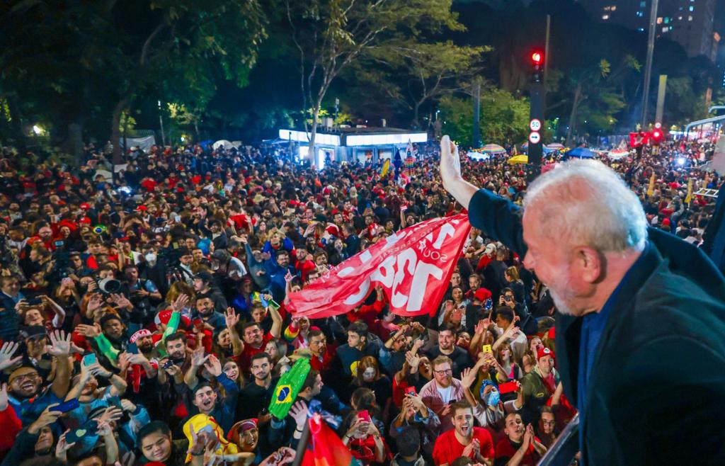 Você está visualizando atualmente Lula é eleito presidente do Brasil