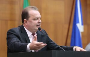 Leia mais sobre o artigo Com caminho livre, Max tenta ser unanimidade entre deputados