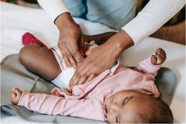 Você está visualizando atualmente Mãe encontra sangue na fralda da filha e diagnóstico surpreende