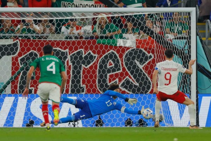 No momento, você está visualizando Muralha em Copas, Ochoa pega pênalti de Lewandowski