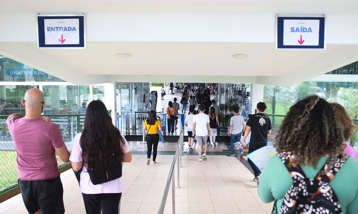 Você está visualizando atualmente Enem no domingo terá linguagens, ciências humanas e redação