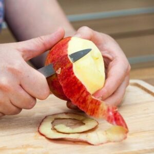 Leia mais sobre o artigo Melhor tirar casca das frutas ou comê-la para obter nutrientes?