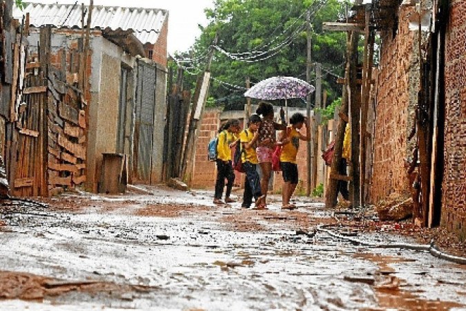 No momento, você está visualizando Pobreza extrema atingirá 45,4% dos menores de 18 anos