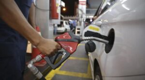Leia mais sobre o artigo Preço médio da gasolina novamente passa dos R$ 5
