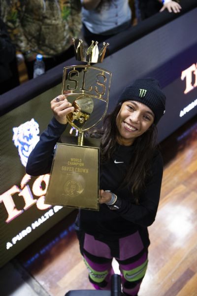 No momento, você está visualizando Rayssa Leal vence Super Crown e torna campeã mundial de skate