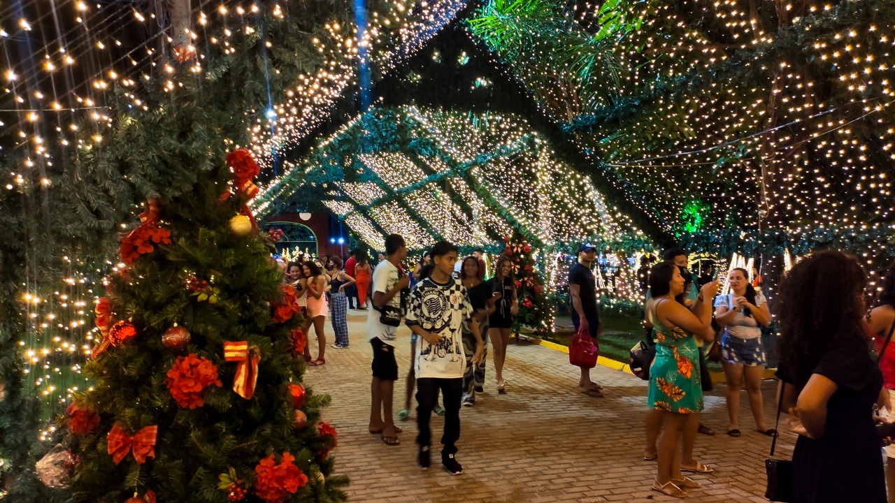 Você está visualizando atualmente Cáceres atrai turistas para o ‘Natal de Luzes’