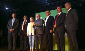 Leia mais sobre o artigo Lula anuncia cinco ministros do futuro governo