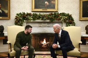 Leia mais sobre o artigo Biden promete apoio “pelo tempo que for necessário” à Ucrânia