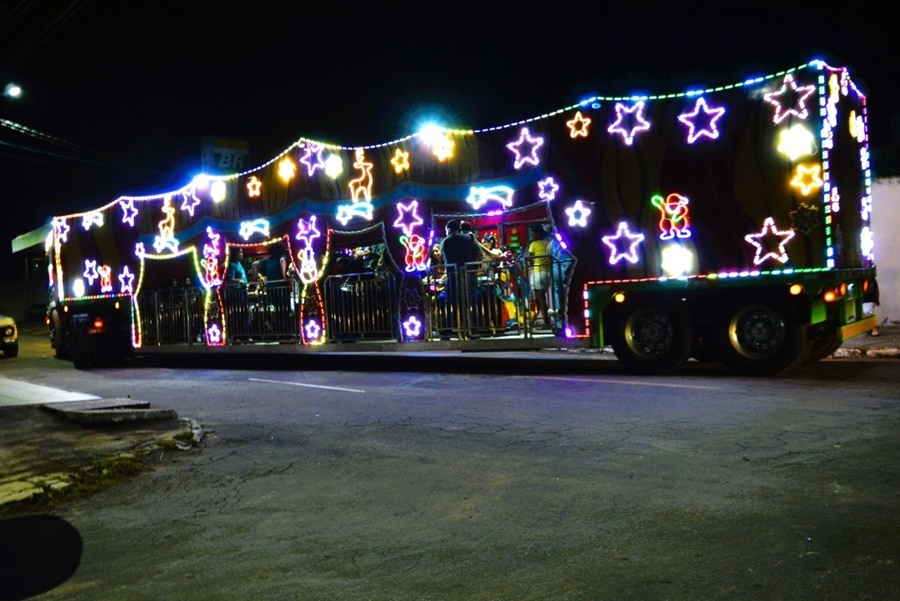 No momento, você está visualizando Papai Noel chega em Rondonópolis com Carreta Luzes do Natal