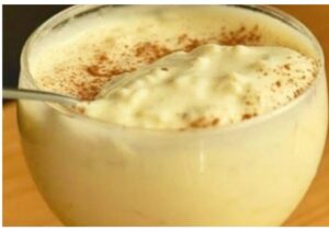 Leia mais sobre o artigo Arroz doce cremoso, receita de restaurante brasileiro