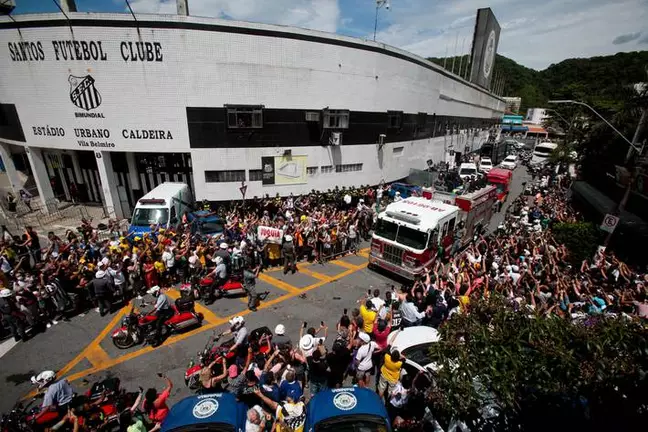 No momento, você está visualizando Cortejo em Santos passará na frente da casa da mãe do Rei Pelé