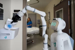 Leia mais sobre o artigo Sem enfermeiros, mais um hospital adere ao uso do robô Moxi