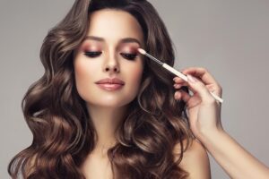 Leia mais sobre o artigo Os melhores produtos para fazer a maquiagem durar mais