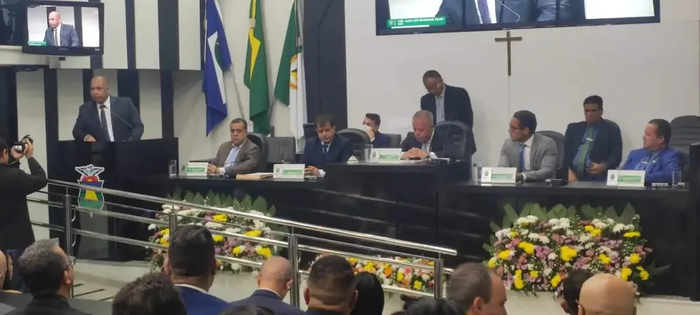 Você está visualizando atualmente Presidente da Câmara de Cuiabá toma posse e anuncia nova sede