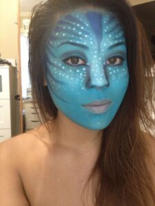 Leia mais sobre o artigo Especialista do Senac ensina a fazer maquiagem estilo do Avatar