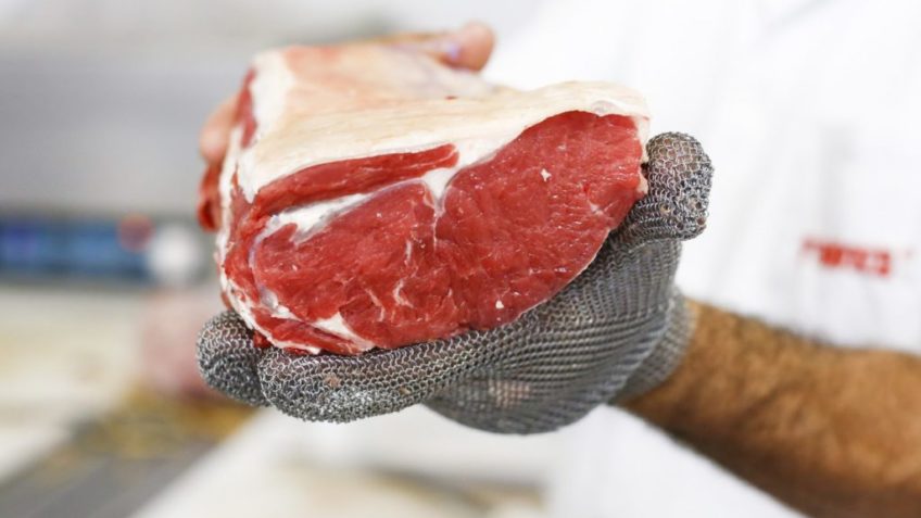 Você está visualizando atualmente Exportação de carne bovina fatura US$ 851,2 mi em janeiro/2023