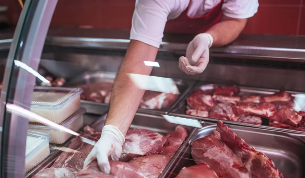 No momento, você está visualizando Queda no preço de carne e frango desacelera o IPCA-15