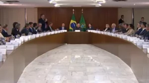 Leia mais sobre o artigo Governo Lula negocia cargos com centrão e quer sobra de emendas