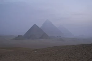 Leia mais sobre o artigo Como as pirâmides do Egito são por dentro?