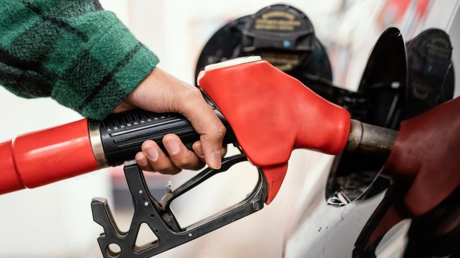 Você está visualizando atualmente Preço do litro da gasolina aumenta 1,56% no início de fevereiro