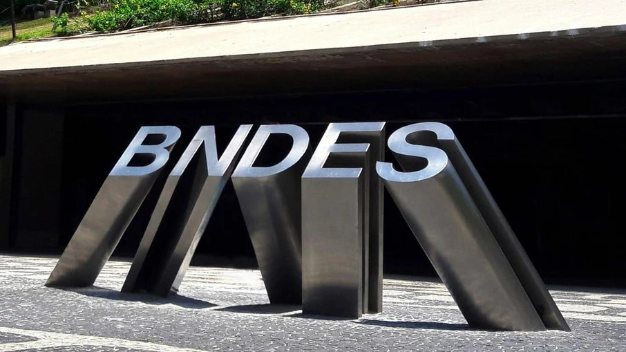 Você está visualizando atualmente Câmara pretende proibir financiamentos do BNDES no exterior