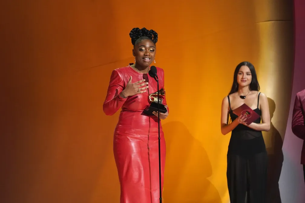 No momento, você está visualizando Quem é Samara Joy, cantora que venceu Anitta no Grammy