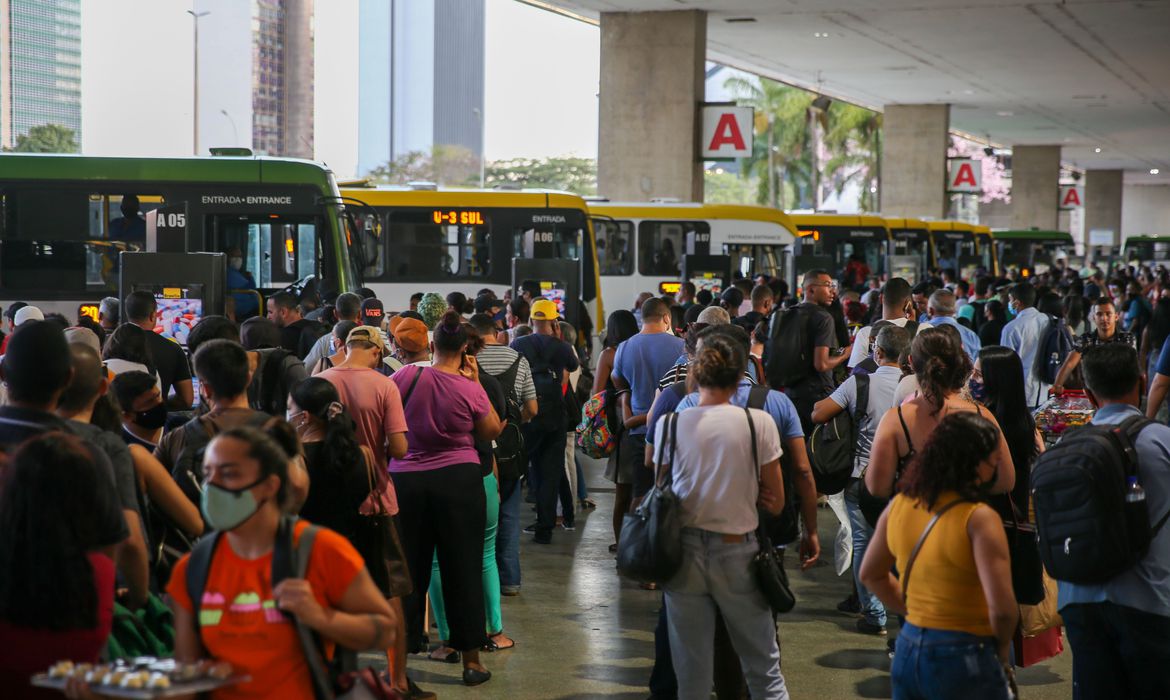 No momento, você está visualizando Desemprego: Taxa média de desocupação em 2022 ficou em 9,3%, diz IBGE