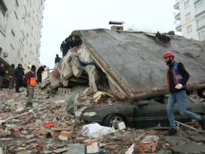Leia mais sobre o artigo Terremoto de 7,8 deixa mais de 2 mil mortos na Turquia e na Síria