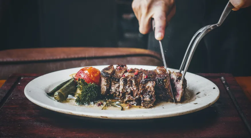 No momento, você está visualizando Cientistas testam método que torna carne bovina mais gostosa