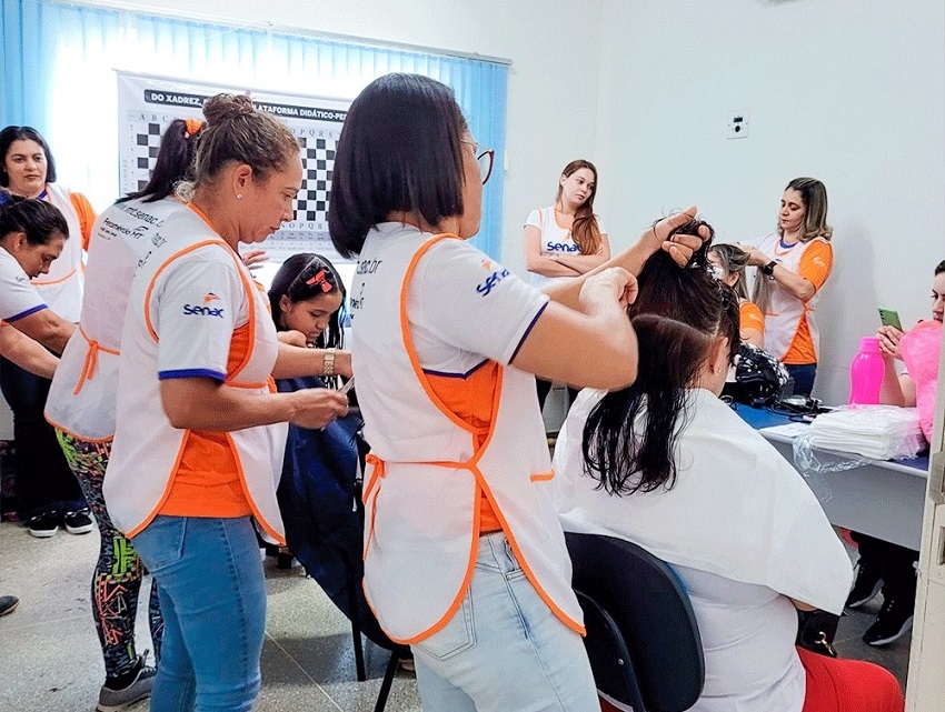 Você está visualizando atualmente Cursos de beleza e estética reúnem mais de 230 vagas no Senac