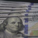 Dólar cai para R$ 5,16 e fecha no menor valor em 20 dias