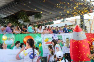 Leia mais sobre o artigo Desfile de aniversário de Várzea Grande celebra a educação