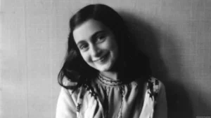 Leia mais sobre o artigo Infância de Anne Frank antes do Holocausto é contada em livro
