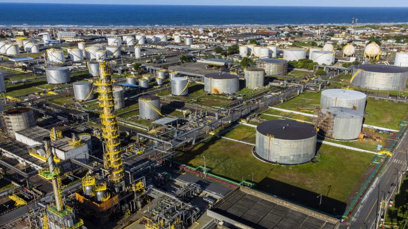 Você está visualizando atualmente Cade aprova venda da refinaria Lubnor, da Petrobras