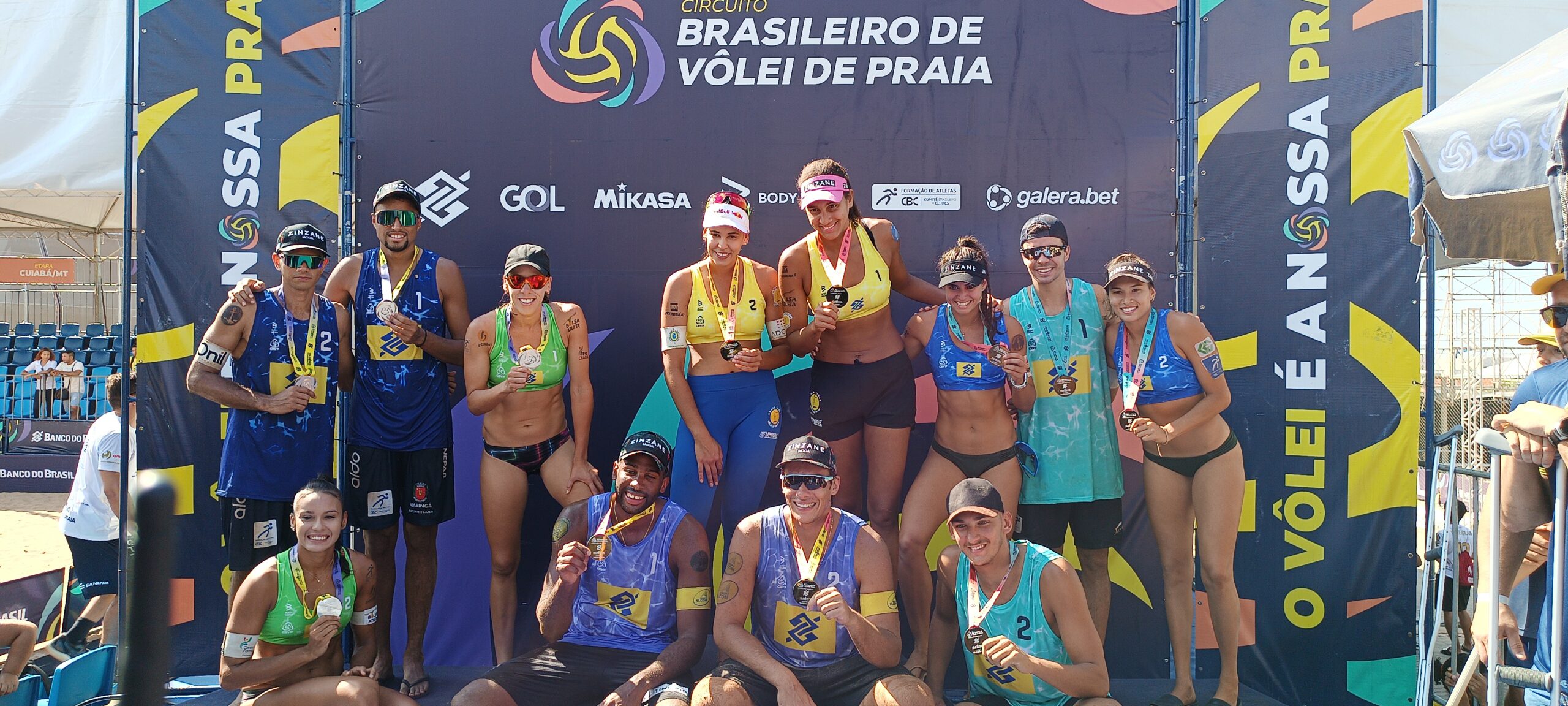 Você está visualizando atualmente Duda e Ana Paula e Evandro e Arthur campeões no vôlei de praia