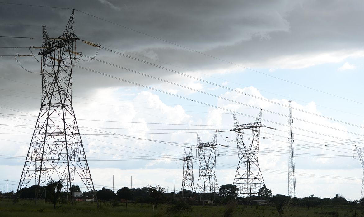 No momento, você está visualizando Consulta para concessões do setor elétrico começa na próxima semana