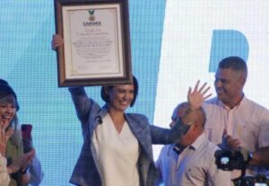 Leia mais sobre o artigo Michelle Bolsonaro visita Cuiabá e recebe honraria da Câmara e da ALMT