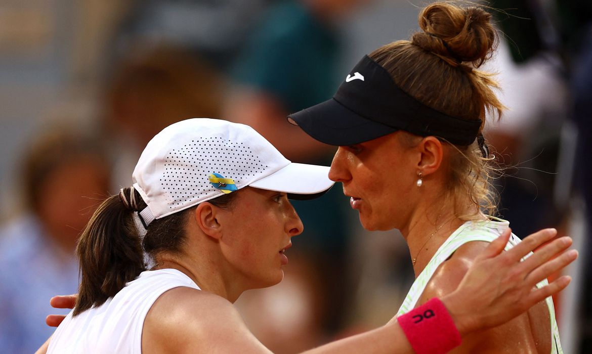 Você está visualizando atualmente Bia Haddad luta, mas é superada na semi de Roland Garros